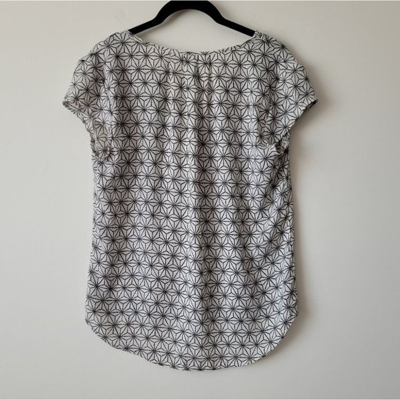 H&m Geometric Pattern Short Sleeve Blouse Size 4 - Picture 3 of 10